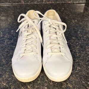 Classic White Lace-Up Golf Sneakers